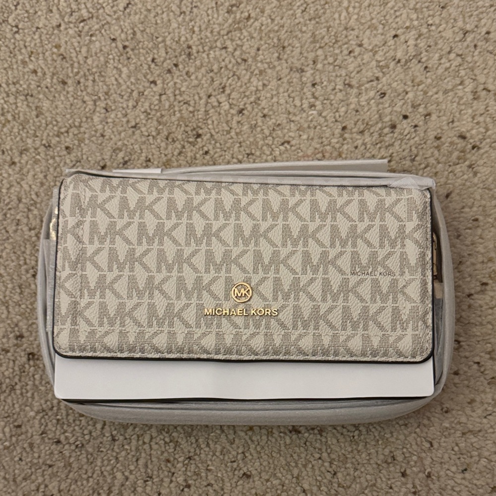 Michael Kors Jet Set Small Logo Smartphone Convertible Crossbody Bag
